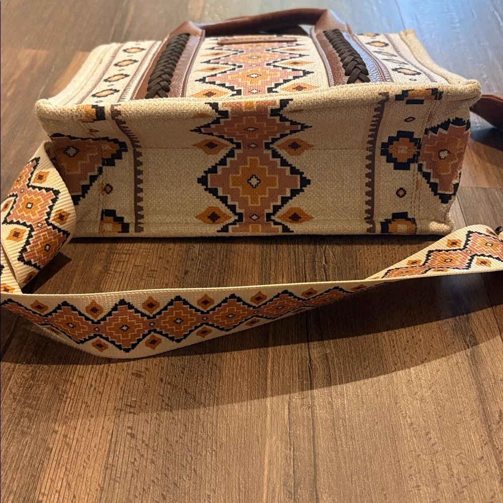 Wrangler | Tan and‎ Cream Geometric Western Bag